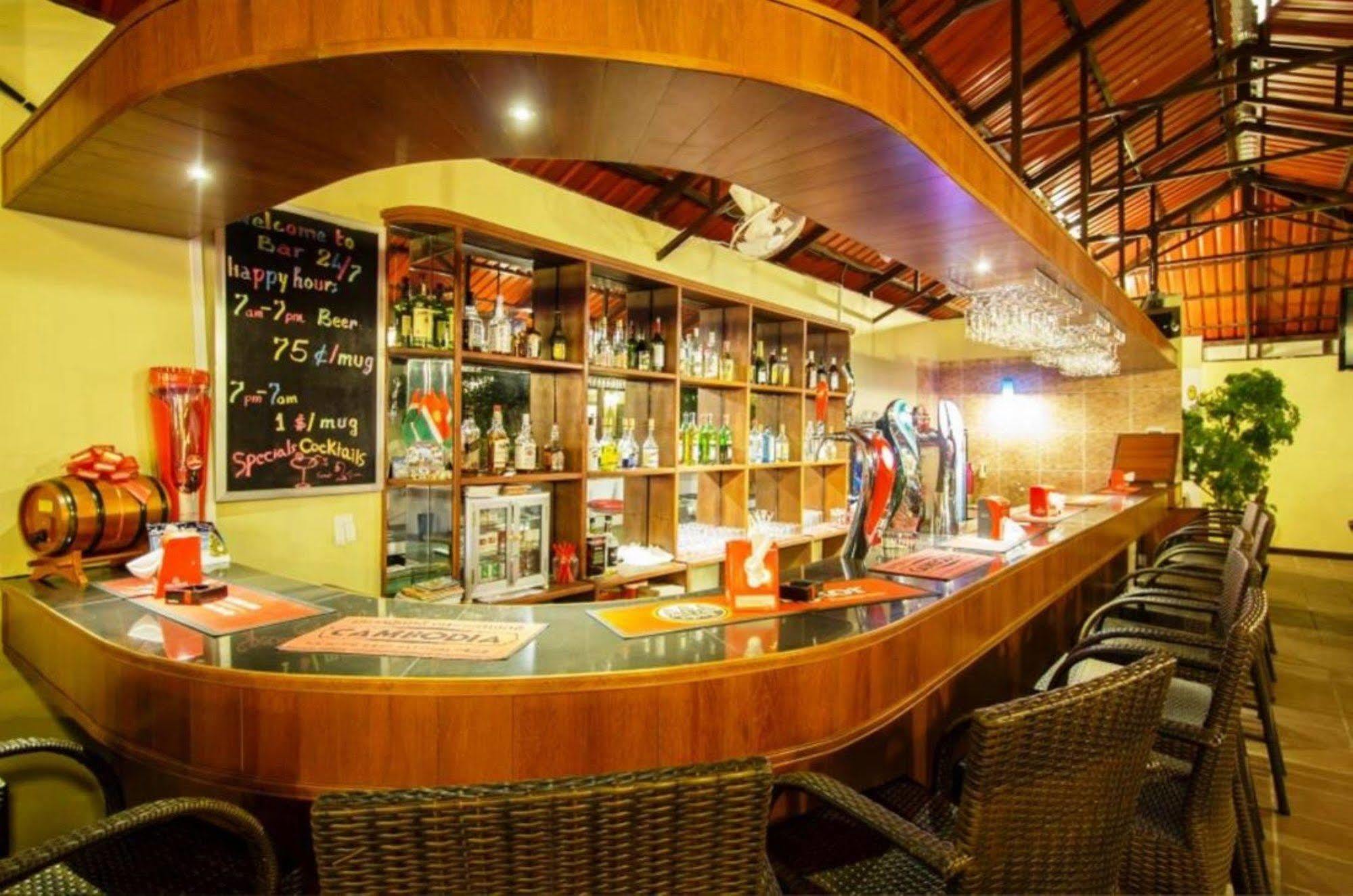 Sakal Guesthouse Restaurant & Bar Сіануквіль Екстер'єр фото